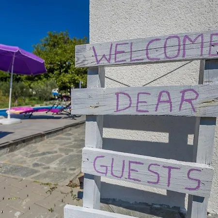 U Kuci S Bazenom - Hacienda Gæstehus Draga Bašćanska