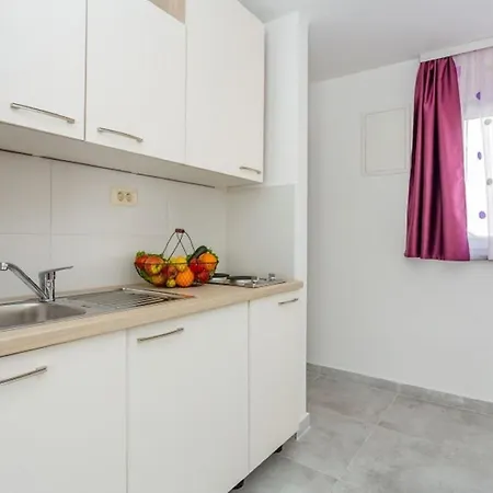 בית הארחה U Kuci S Bazenom - Hacienda Draga Bašćanska