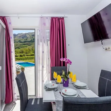 U Kuci S Bazenom - Hacienda Gasthof *