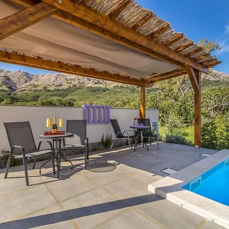 U Kuci S Bazenom - Hacienda Πανσιόν