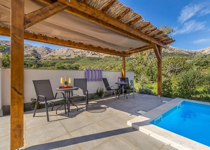 U Kuci S Bazenom - Hacienda Penzion